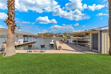529 N Shorewood DR