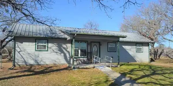 209 Lake LOOP