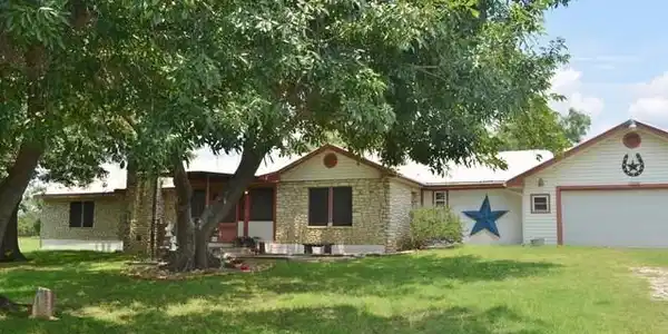206 Bluebonnet ST