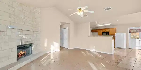 836 Pecan LN