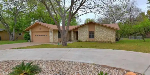 1203 Pecan DR