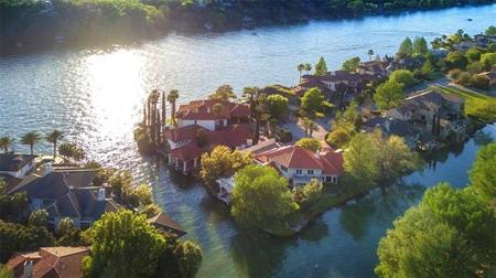 4401 Island CV