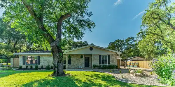 307 Lakeway DR