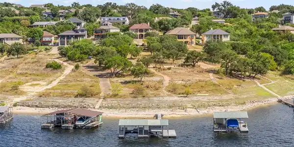 316 Lakefront DR