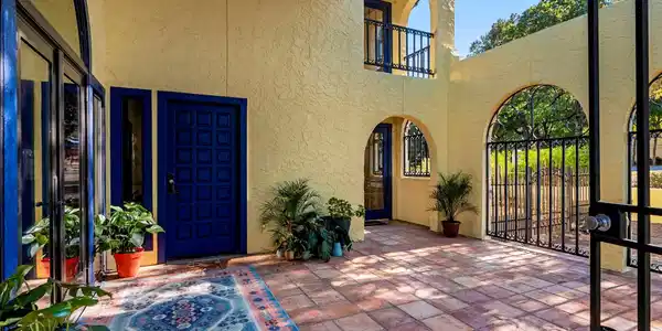 102 ACAPULCO DR