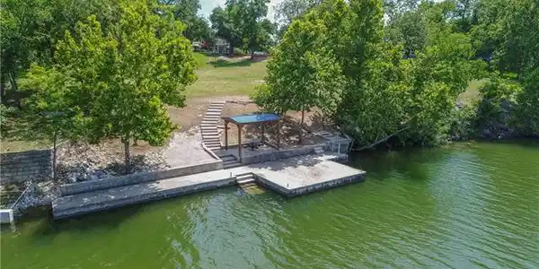3811 Lakeview Dr