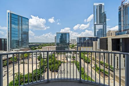 360 Nueces ST