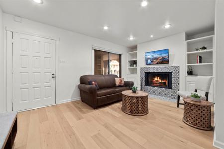 505 W 7th ST