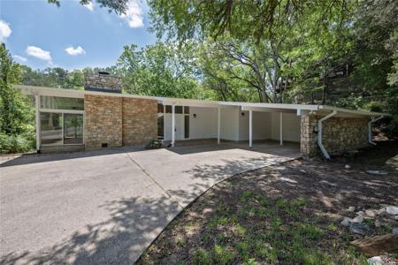 7 Hull Circle DR