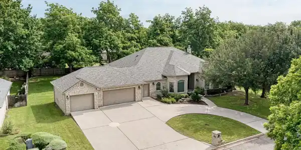 322 Meadowlakes DR