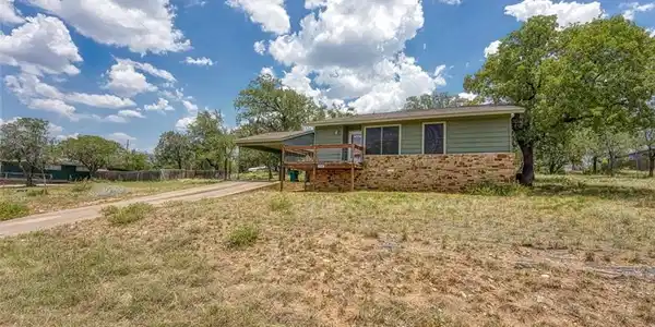 729 Aspen LN