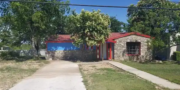 512 N Main ST
