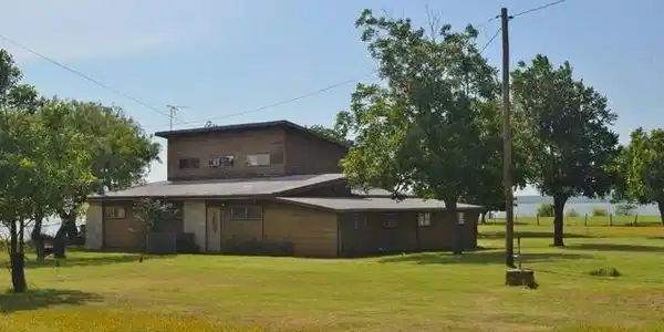 602 E Island DR