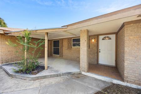 207 N River Oaks DR