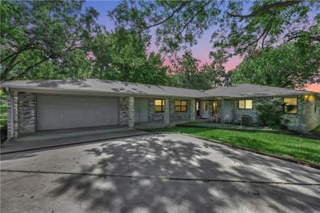 2036 Williams LAKES