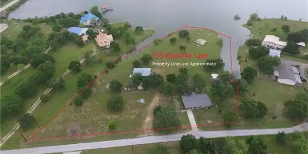 255 Bluebriar LN