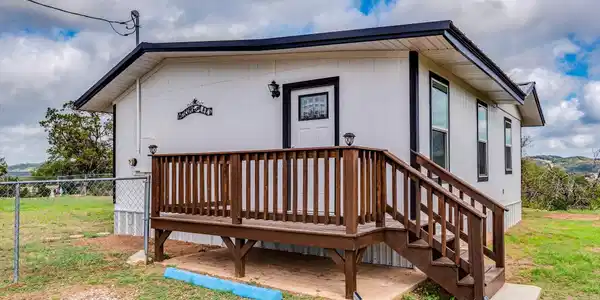 1304 Lakeway