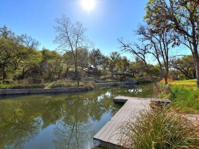 103 W Lakeshore DR