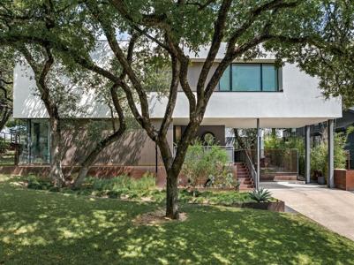 2210 Westlake DR