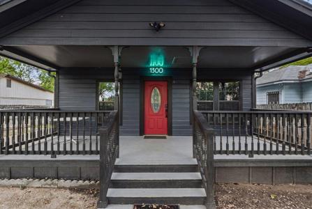 1300 Haskell ST