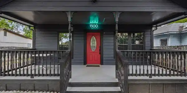 1300 Haskell ST
