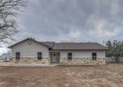614 Maple LN