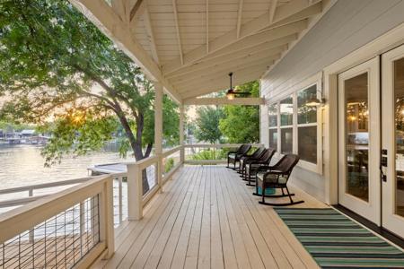 1330 S Lakeside DR