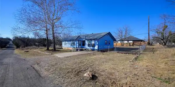 828 Pine LN