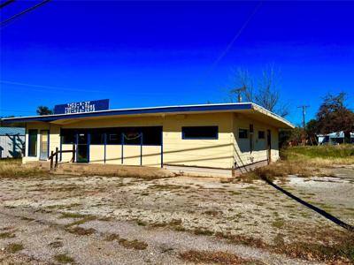 220 HWY 261