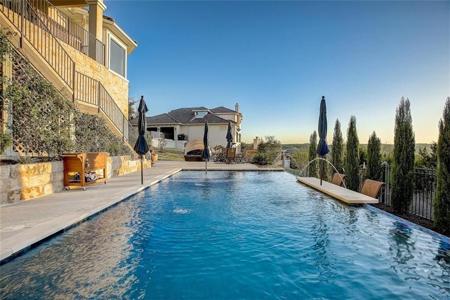1532 University Club DR