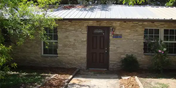 18311 Redbud LN