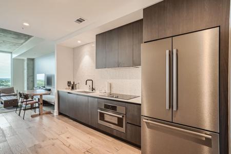 48 E East Ave