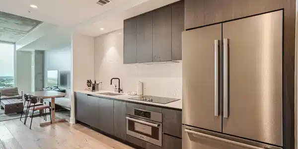 48 E East Ave