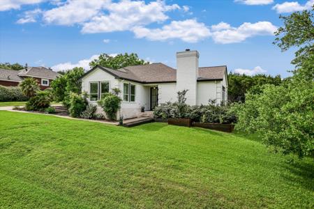 621 Peterson LN