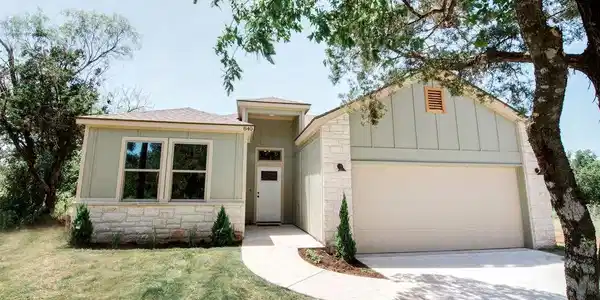 840 Oak LN