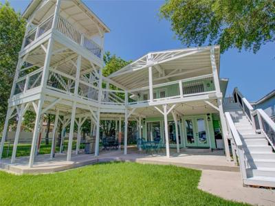 330 E Lakeshore DR