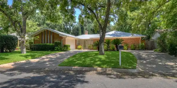 304 San Saba ST