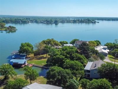 301 Lake TER
