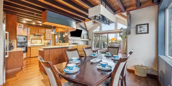 10400 Lakeside DR
