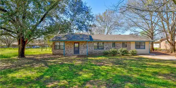 1114 Ash DR