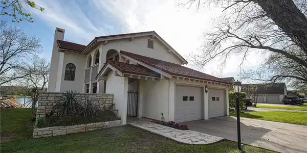 357 Meadowlakes DR