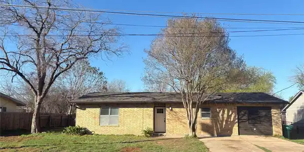 1203 Hackberry DR