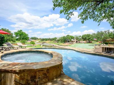 235 Lazy Oaks LN
