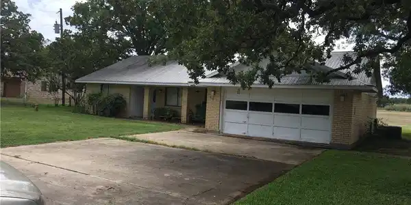 200 Willow ST