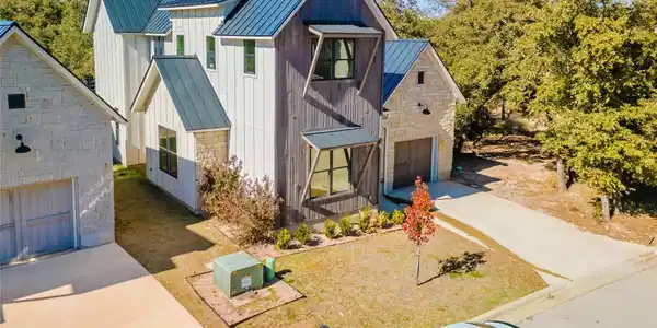 2404 Bruin DR