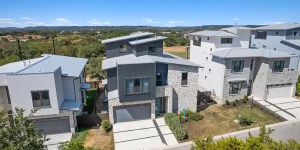 16310 Sydney Carol LN