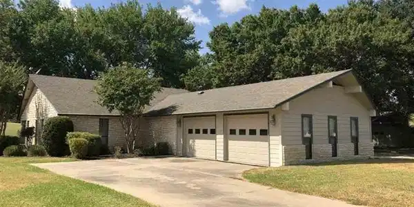 108 Meadowlakes DR