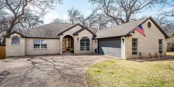 321 San Saba ST