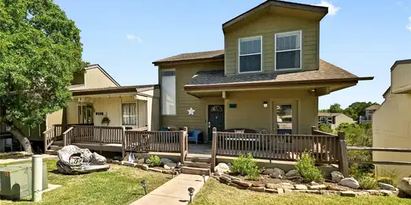 225 Comanche LN