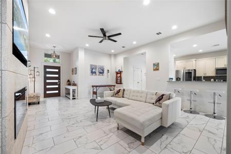 21513 Santa Carlo Ave